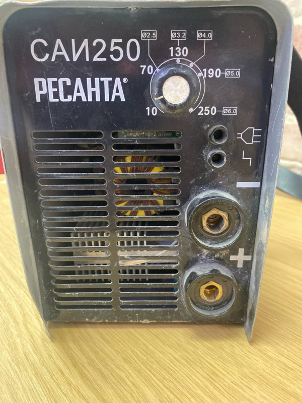 Сварочный аппарат - инвертор ММА Ресанта САИ 250