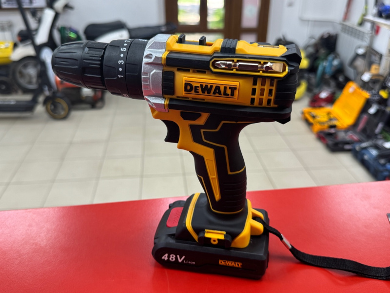 Шуруповерт Dewalt Не указана