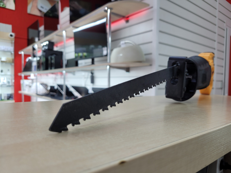 Сабельная пила Deko dkrs1000E