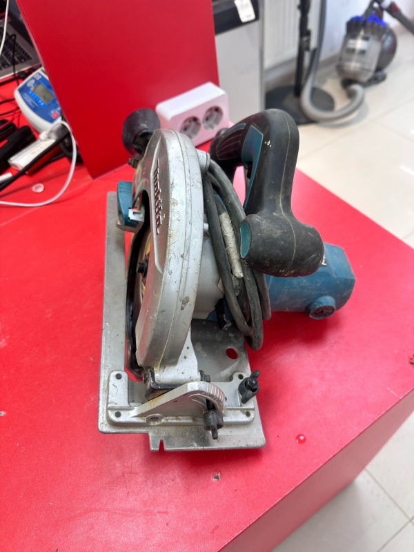 Циркулярная пила Makita hs7600