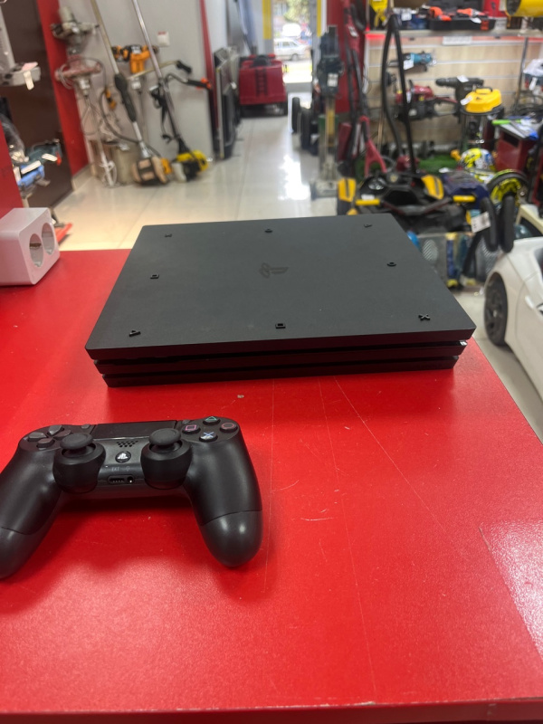 Игровая приставка Sony 4 pro